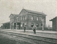 /album/strassen-und-platze/bahnhof-1-zweibildkarte-1897-gelaufen-1902-bahnhof-allein-web-jpg/